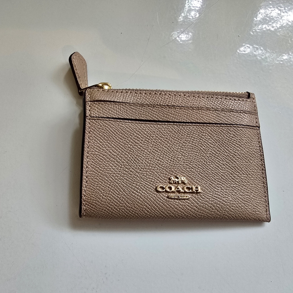 Coach Gold Logo Beige/Tan Card Holder